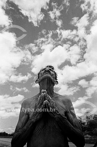  Jose Arcanjo praying for rain  - Forquilha city - Ceara state (CE) - Brazil