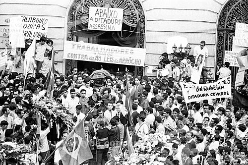  Protest the death of Edson Luís student
Pedro Ernesto Palace (1923) - headquarters of Municipal Chamber of Rio de Janeiro city - during your funeral  - Rio de Janeiro city - Rio de Janeiro state (RJ) - Brazil