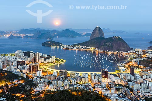  View of nightfall - Botafogo Bay with the Sugar Loaf from Mirante Dona Marta  - Rio de Janeiro city - Rio de Janeiro state (RJ) - Brazil