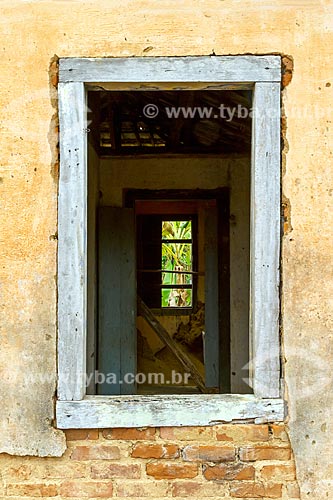  Detail of window of the abandonment house - Guarani city rural zone  - Guarani city - Minas Gerais state (MG) - Brazil