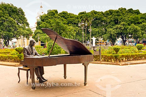  Statue in tribute of the Ary Barroso songwriter - Saint Januarius Square  - Uba city - Minas Gerais state (MG) - Brazil