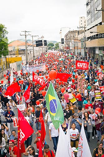  Demonstrators during the general strike convened by the Trade Union Centrals  - Juiz de Fora city - Minas Gerais state (MG) - Brazil