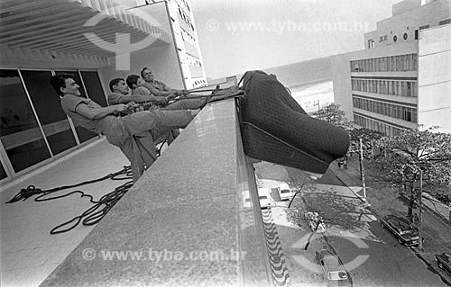  Mans making the house removal of Danuza Leao - 70s  - Rio de Janeiro city - Rio de Janeiro state (RJ) - Brazil