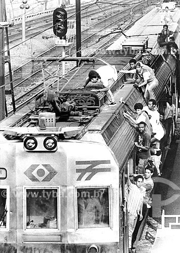  Crowded train near to Central do Brasil Station  - Rio de Janeiro city - Rio de Janeiro state (RJ) - Brazil