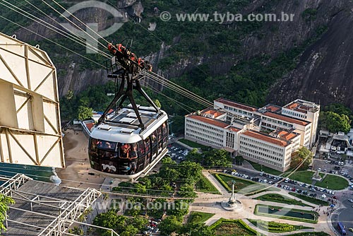  Cable car of Sugar Loaf making the crossing between the Urca Mountain and Sugar Loaf  - Rio de Janeiro city - Rio de Janeiro state (RJ) - Brazil
