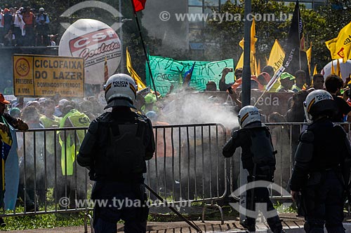  Policeman using pepper spray to disperse the demonstration against the government of Michel Temer - Esplanade of Ministries  - Brasilia city - Distrito Federal (Federal District) (DF) - Brazil