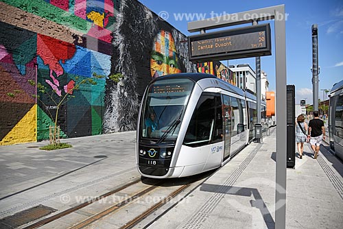  Light rail transit with the Ethnicities Wall - Mayor Luiz Paulo Conde Waterfront (2016)  - Rio de Janeiro city - Rio de Janeiro state (RJ) - Brazil