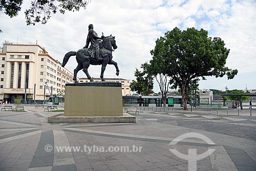  Detail of equestrian statue of Osorio General (1894) - XV de Novembro square with the light rail transit in the background  - Rio de Janeiro city - Rio de Janeiro state (RJ) - Brazil