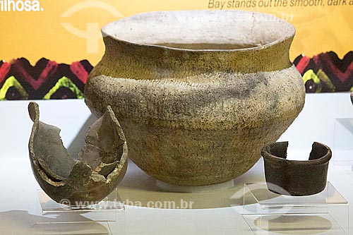  Detail of clay pot of the guarani tribe on exhibit - Arqueological Museum of  Sambaqui from Joinville  - Joinville city - Santa Catarina state (SC) - Brazil