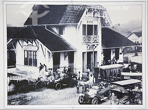  Historical picture of the facade of the Joinville Train Station with cars and horses (1910) - Reproduction of collection of the Station Museum of Memory - old Joinville Train Station  - Joinville city - Santa Catarina state (SC) - Brazil