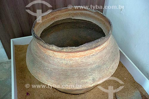  Clay pot of the Guarani tribe on exhibit - Anita Garibaldi Museum  - Laguna city - Santa Catarina state (SC) - Brazil