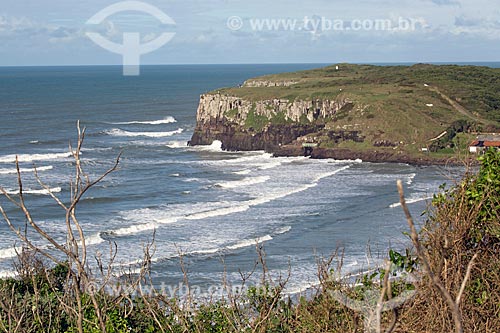  View of the Cal Beach with the Farol Hill (Lighthouse Hill) in the background  - Torres city - Rio Grande do Sul state (RS) - Brazil