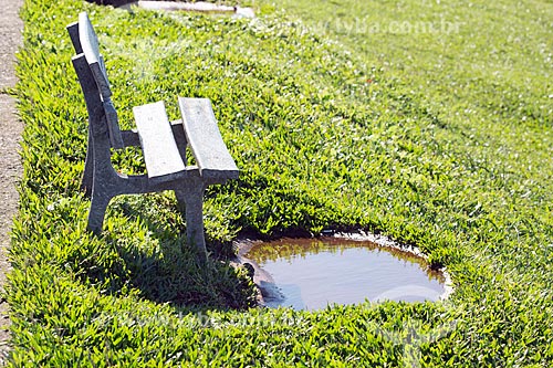  Park bench and puddle - Farol Hill (Lighthouse Hill) mirante  - Torres city - Rio Grande do Sul state (RS) - Brazil