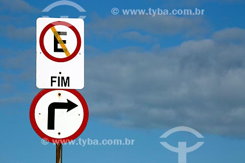  Transit signals indicating to no parking and turn to right - Farol Hill (Lighthouse Hill)  - Torres city - Rio Grande do Sul state (RS) - Brazil