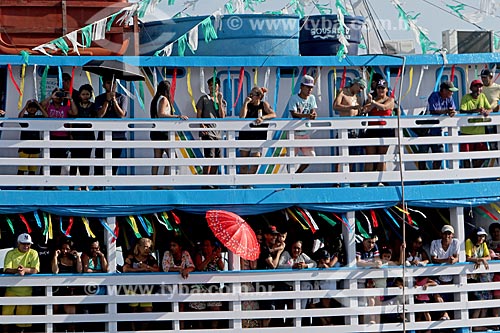  Faithfuls during the fluvial procession to Sao Pedro - Negro River  - Manaus city - Amazonas state (AM) - Brazil
