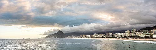  View of the sunset on a cloudy day - Arpoador Stone with the Ipanema Beach and Morro Dois Irmaos (Two Brothers Mountain) in the background  - Rio de Janeiro city - Rio de Janeiro state (RJ) - Brazil