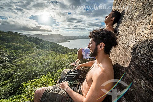  View of the Rio de Janeiro waterfront during the climbing of Sugar Loaf  - Rio de Janeiro city - Rio de Janeiro state (RJ) - Brazil