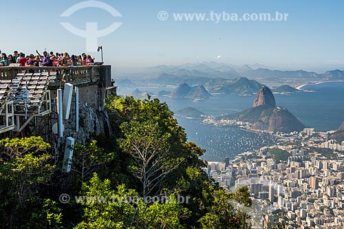  Tourists - Christ the Redeemer mirante with the Sugar Loaf in the background  - Rio de Janeiro city - Rio de Janeiro state (RJ) - Brazil