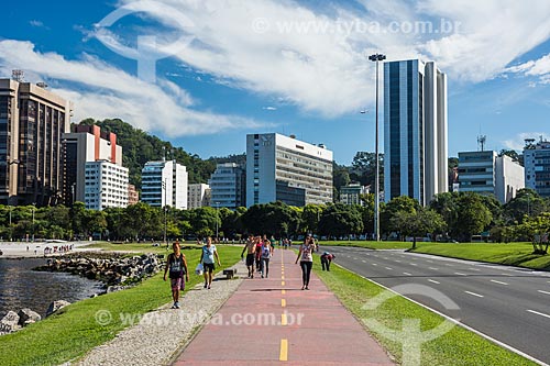  People walking on bike lane of the Botafogo Beach  - Rio de Janeiro city - Rio de Janeiro state (RJ) - Brazil