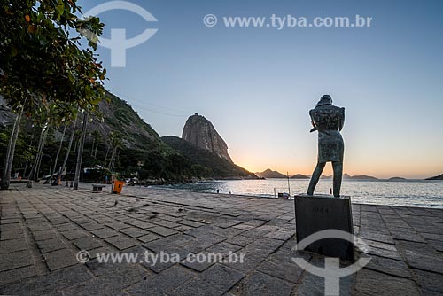  View of the dawn - Vermelha Beach (Red Beach) with the Frédéric Chopin sculpture (1944) and the Sugar Loaf in the background  - Rio de Janeiro city - Rio de Janeiro state (RJ) - Brazil