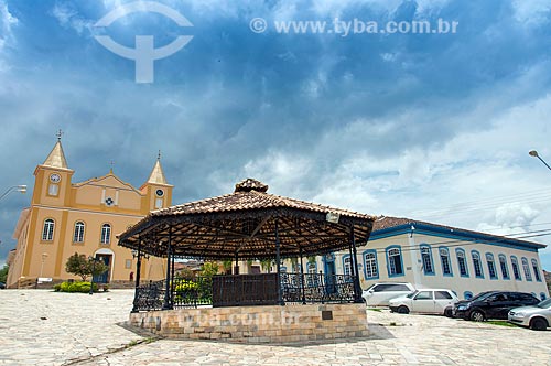  View of bandstand of the Ajudante Braga Square with the Saint Branca Mother Church (1828) and the Municipal Chamber of Santa Branca city in the background  - Santa Branca city - Sao Paulo state (SP) - Brazil