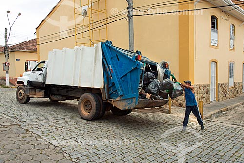 Garbage collection - Santa Branca city  - Santa Branca city - Sao Paulo state (SP) - Brazil