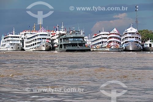  Moored boats - Parintins Port  - Parintins city - Amazonas state (AM) - Brazil