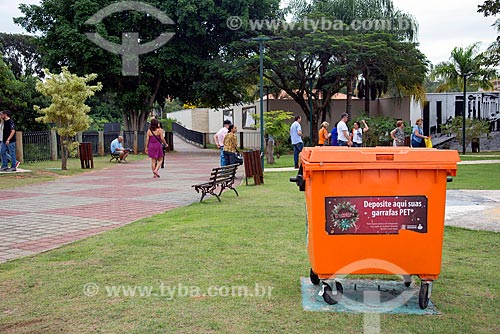  PET bottle trash can - Deoclesia de Almeida Mello Teacher Leisure Park  - Guararema city - Sao Paulo state (SP) - Brazil