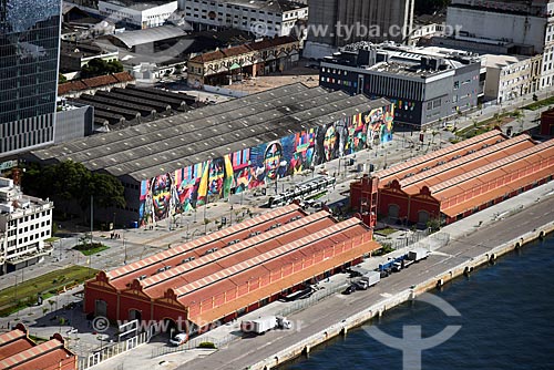  Aerial photo of the warehouses of Gamboa Pier - Rio de Janeiro Port - with the Ethnicities Wall - Mayor Luiz Paulo Conde Waterfront (2016)  - Rio de Janeiro city - Rio de Janeiro state (RJ) - Brazil