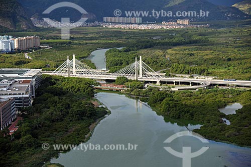  Aerial photo of the Cardeal Dom Eugênio de Araujo Sales Bridge (2013)  - Rio de Janeiro city - Rio de Janeiro state (RJ) - Brazil