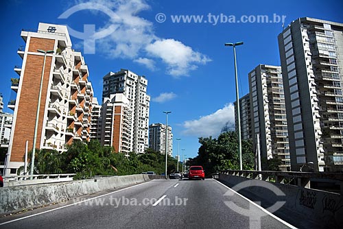  Traffic - Lagoa-Barra Highway with the Rock of Gavea  - Rio de Janeiro city - Rio de Janeiro state (RJ) - Brazil