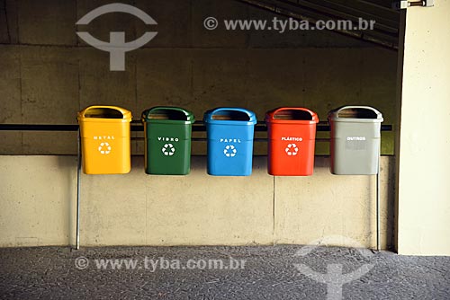 Trash cans selective collection - Build of the National Bank for Economic and Social Development (BNDES) headquarters  - Rio de Janeiro city - Rio de Janeiro state (RJ) - Brazil