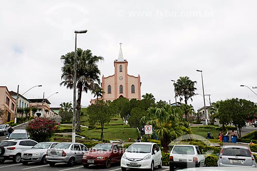  View of the Vicar Maia Square with the Matriz Church of the Our Lady of Sorrows (1872) in the background  - Lima Duarte city - Minas Gerais state (MG) - Brazil