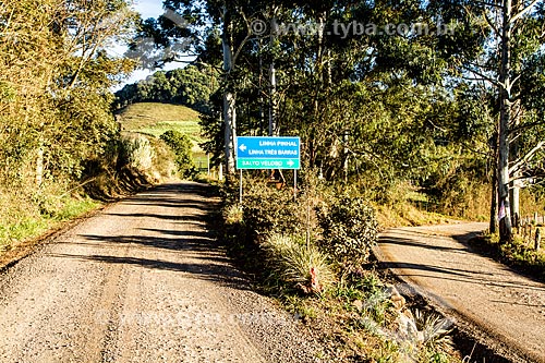  Signaling - dirt road - Linha Pinhal district rural zone  - Treze Tilias city - Santa Catarina state (SC) - Brazil