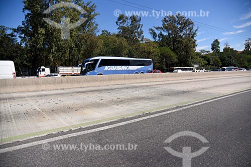  View of BRT (Bus Rapid Transit) Transbrasil - exclusive lane of the Brasil Avenue  - Rio de Janeiro city - Rio de Janeiro state (RJ) - Brazil