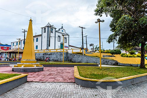  View of the Sao Miguel Arcanjo Square with the Sao Miguel Arcanjo Church (1723) in the background  - Itacare city - Bahia state (BA) - Brazil