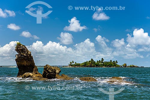  View of the Camamu Bay from Pedra Furada Island (Pierced Rock Island) waterfront  - Camamu city - Bahia state (BA) - Brazil