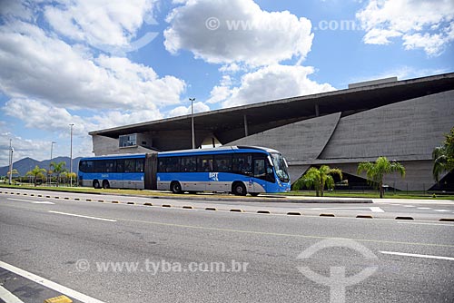  Bus of BRT (Bus Rapid Transit) Transcarioca - exclusive lane of the Ayrton Senna Avenue - with the Arts City in the background  - Rio de Janeiro city - Rio de Janeiro state (RJ) - Brazil