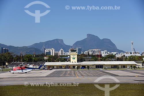  Airplane - runway of the Roberto Marinho Airport - also known as Jacarepagua Airport - with the Rock of Gavea in the background  - Rio de Janeiro city - Rio de Janeiro state (RJ) - Brazil