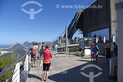  Tourists observing the landscape from Urca Mountain  - Rio de Janeiro city - Rio de Janeiro state (RJ) - Brazil