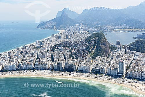  Aerial photo of the Copacabana neighborhood with the Morro Dois Irmaos (Two Brothers Mountain) and Rock of Gavea in the background  - Rio de Janeiro city - Rio de Janeiro state (RJ) - Brazil