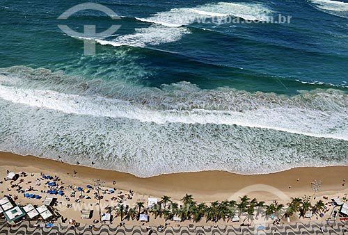  View of the Copacabana Beach waterfront during the undertow  - Rio de Janeiro city - Rio de Janeiro state (RJ) - Brazil