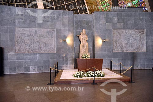  Altar of the Our Lady - Cathedral of Sao Sebastiao do Rio de Janeiro with the pictures Battle of Canoas - to the left - and the landmark of the city foundation - to the right  - Rio de Janeiro city - Rio de Janeiro state (RJ) - Brazil