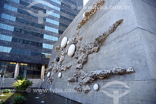  Sculpture - side facade of the Nelson Rodrigues Theater by Pedro Correia de Araujo  - Rio de Janeiro city - Rio de Janeiro state (RJ) - Brazil