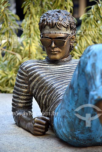  Detail of statue in tribute of the singer Cazuza - Cazuza Square  - Rio de Janeiro city - Rio de Janeiro state (RJ) - Brazil