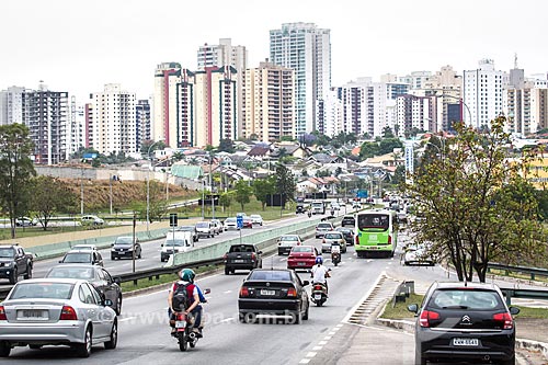  View of traffic - Monteiro Lobato Highway (SP-50) with building in the background  - Sao Jose dos Campos city - Sao Paulo state (SP) - Brazil