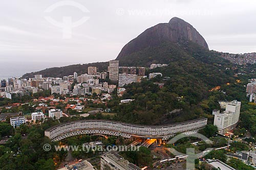  Aerial photo of the Marques de Sao Vicente Housing Estate Condominium - also known as Minhocao da Gavea - Two Brothers Mountain in the background  - Rio de Janeiro city - Rio de Janeiro state (RJ) - Brazil