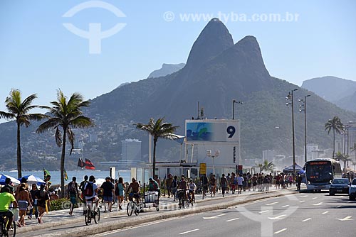  Post 9 - Ipanema Beach waterfront with Two Brothers Mountain in the background  - Rio de Janeiro city - Rio de Janeiro state (RJ) - Brazil