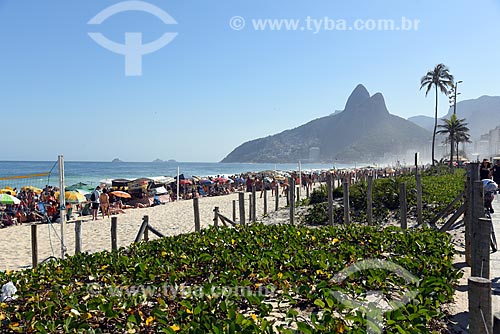  Ipanema Beach with the Morro Dois Irmaos (Two Brothers Mountain) in the background  - Rio de Janeiro city - Rio de Janeiro state (RJ) - Brazil