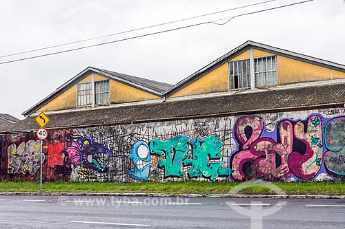  Wall with graffiti - warehouse of the Porto Alegre Port  - Porto Alegre city - Rio Grande do Sul state (RS) - Brazil